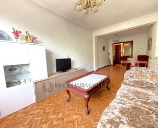 Sala d'estar de Pis de lloguer en Burgos Capital amb Calefacció i Moblat