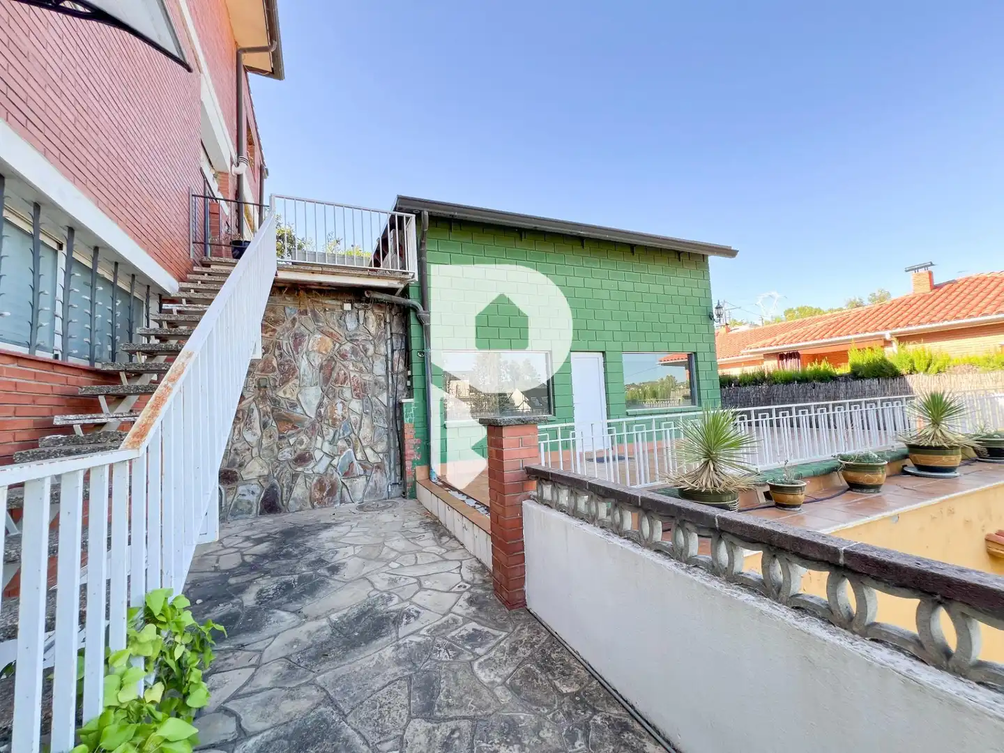 Vista exterior de Casa o xalet en venda en Vallirana amb Calefacció, Jardí privat i Terrassa