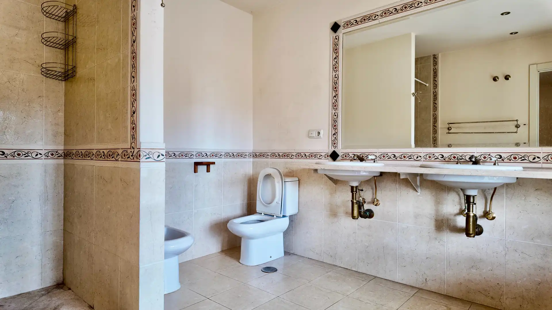 Bathroom of Houses for sale in Estepona  with Private garden, Terrace and Storage room