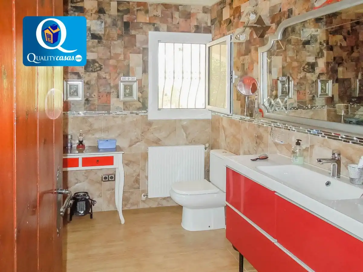 Bany de Casa o xalet en venda en Alicante / Alacant amb Aire condicionat, Calefacció i Terrassa