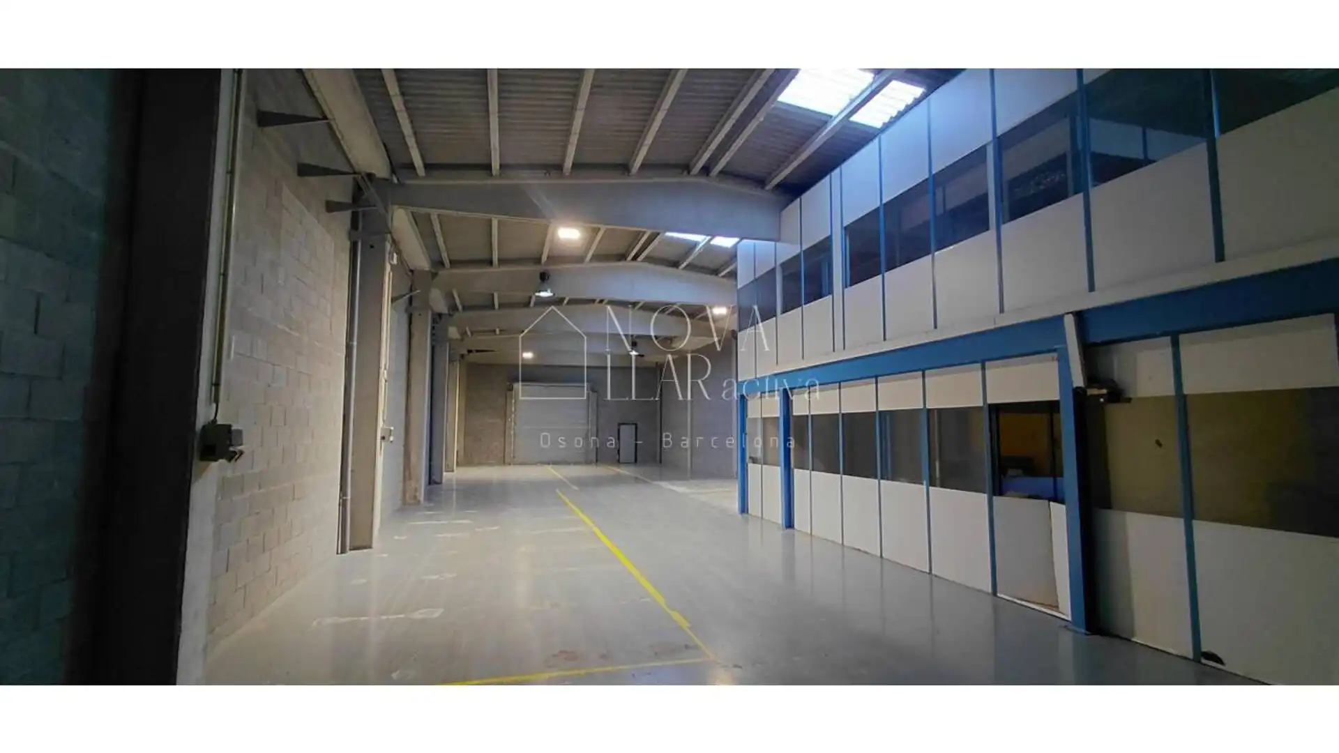 Vista exterior de Nau industrial de lloguer en Centelles