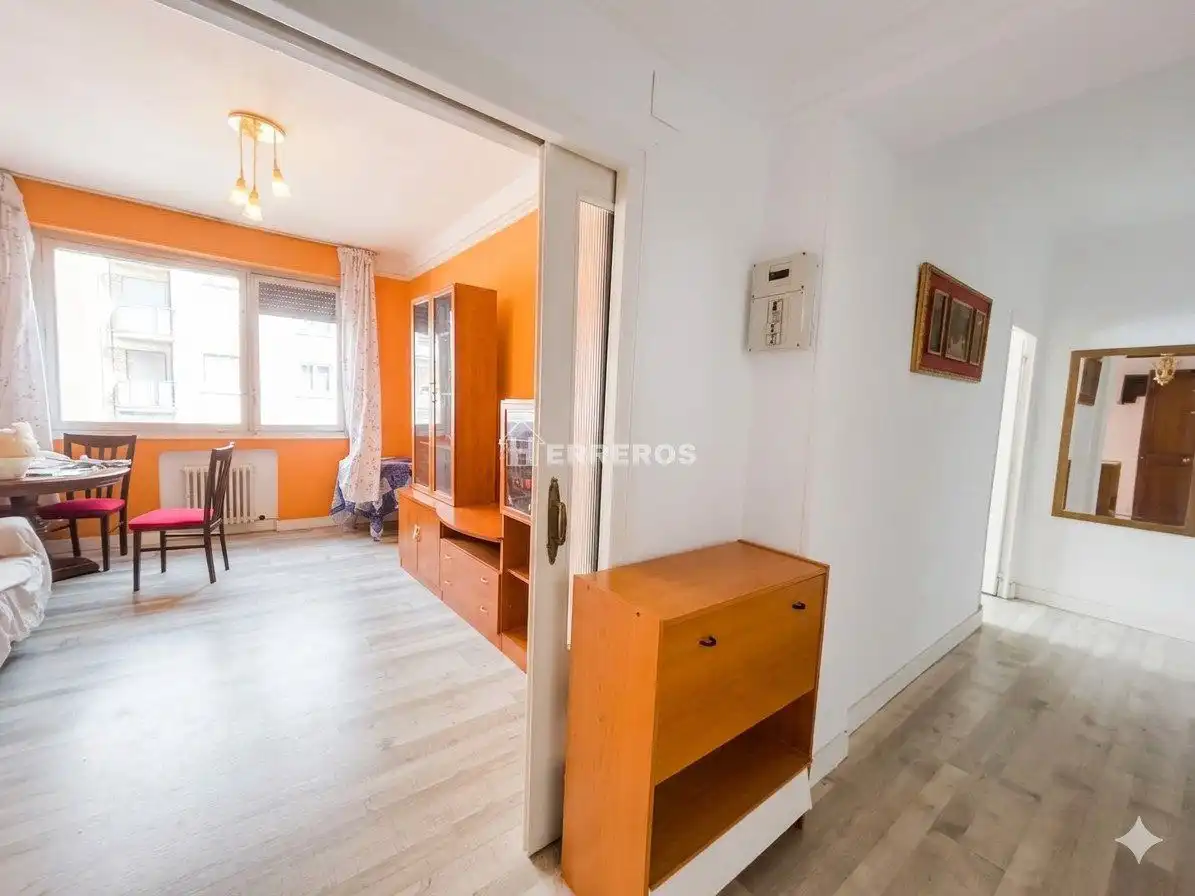 Habitación de Piso en venta en  Logroño con Calefacción, Parquet y Terraza