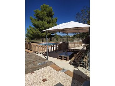 Chalet con piscina en venta en Baza