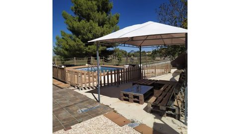 Venta de una villa en Baza