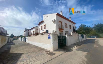 Exterior view of Single-family semi-detached for sale in El Puerto de Santa María  with Air Conditioner, Swimming Pool and Community pool