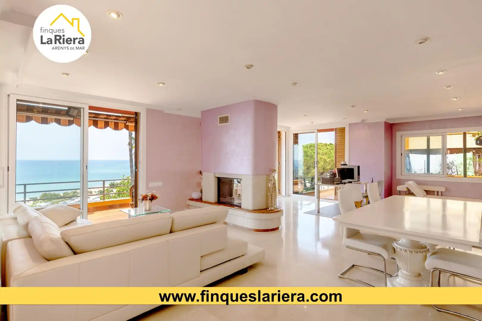 Sala de estar de Casa o chalet en venta en Arenys de Mar con Aire acondicionado, Calefacción y Jardín privado