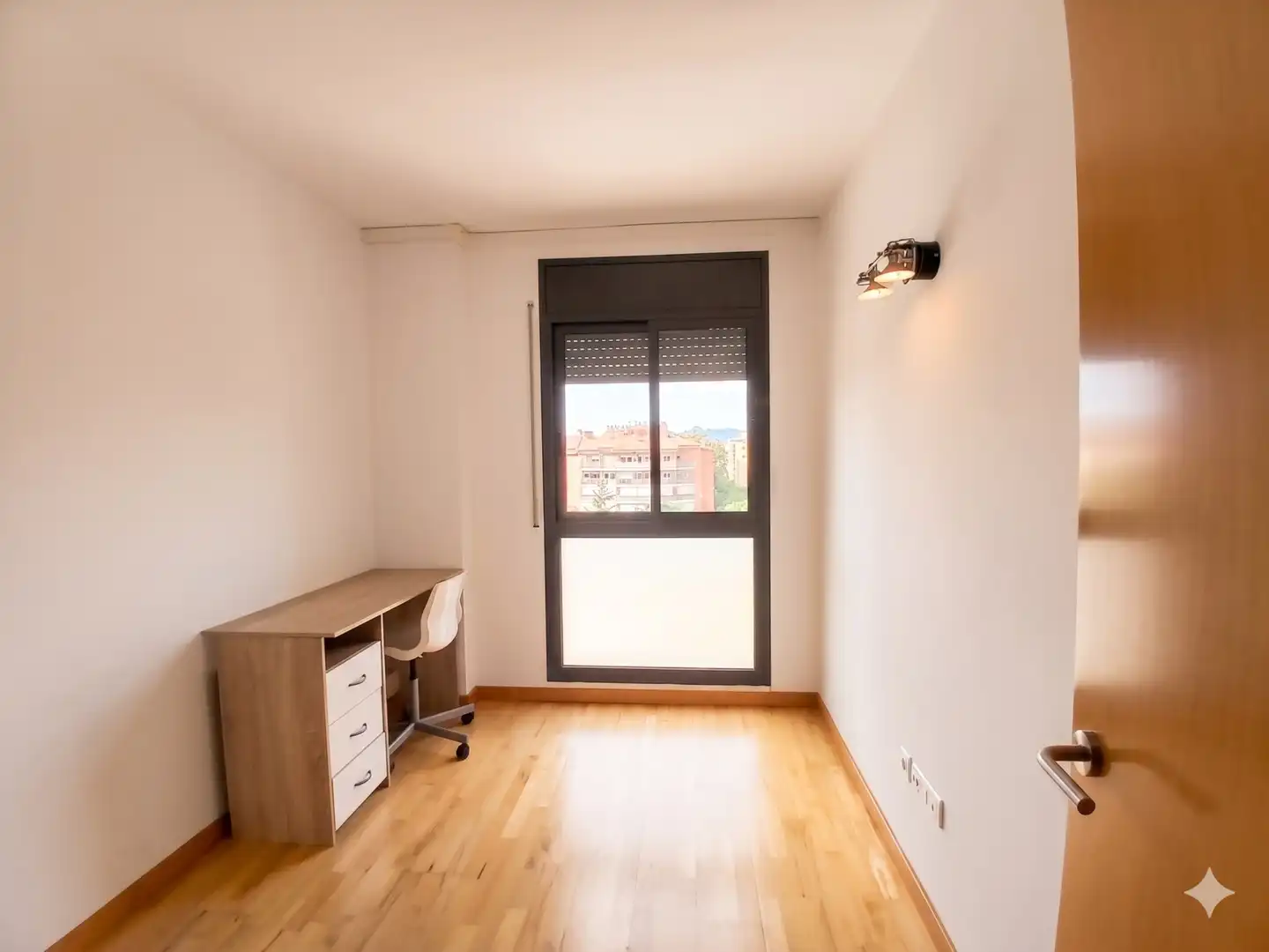 Schlafzimmer von Wohnung zum Verkauf in Girona mit Klimaanlage, Heizung und Balkon