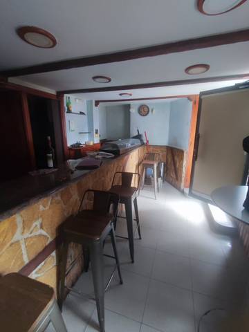Local comercial en Venta en Calle Inés de Suárez, 6 en Los Pinos - El Pilar