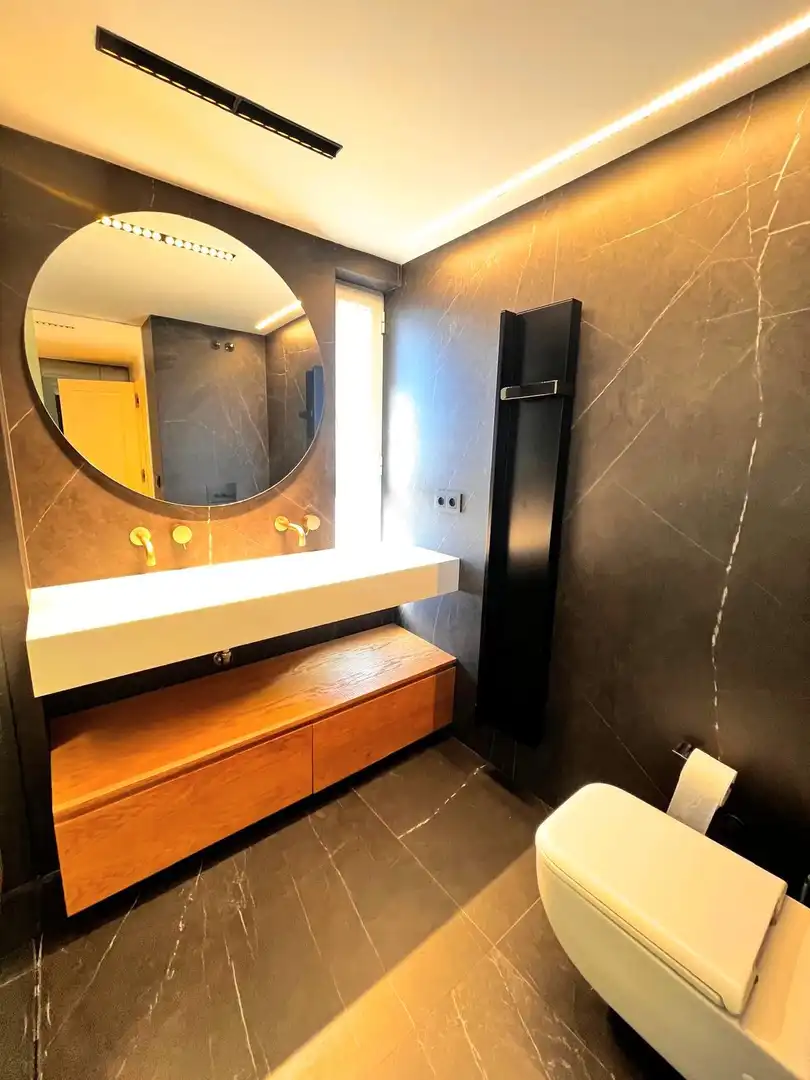 Baño de Piso de alquiler en Benidorm con Aire acondicionado, Calefacción y Jardín privado
