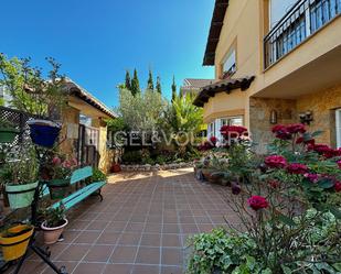 Vista exterior de Casa o xalet en venda en Pozuelo de Alarcón amb Aire condicionat i Piscina