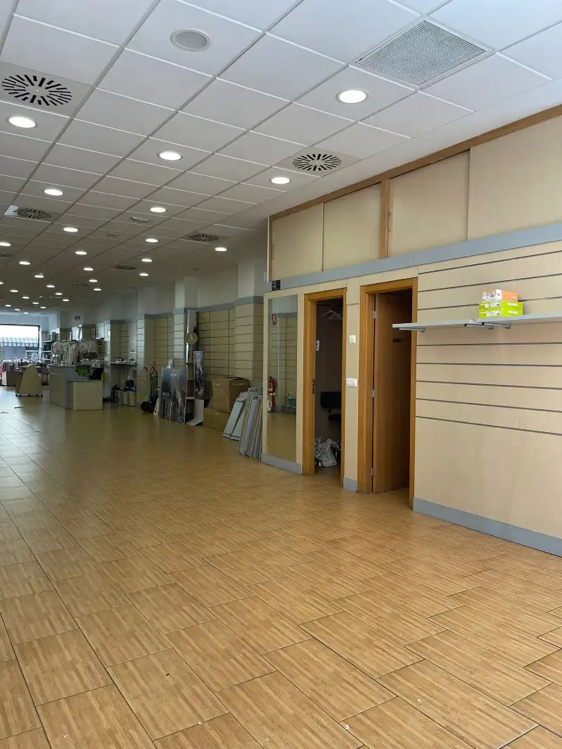 Locale commerciale in vendita a Avenida de la Vera 18, imagen 17
