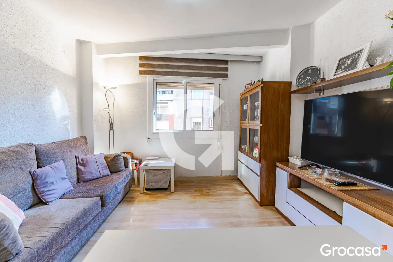 Sala d'estar de Pis en venda en L'Hospitalet de Llobregat amb Aire condicionat, Calefacció i Moblat