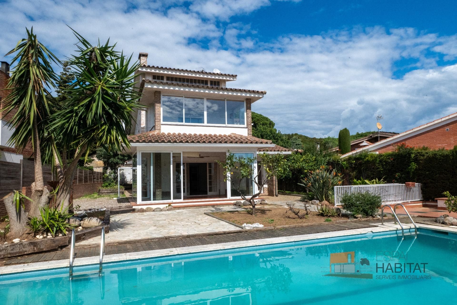 Vista exterior de Casa o chalet en venta en Vilassar de Dalt con Terraza, Piscina y Balcón