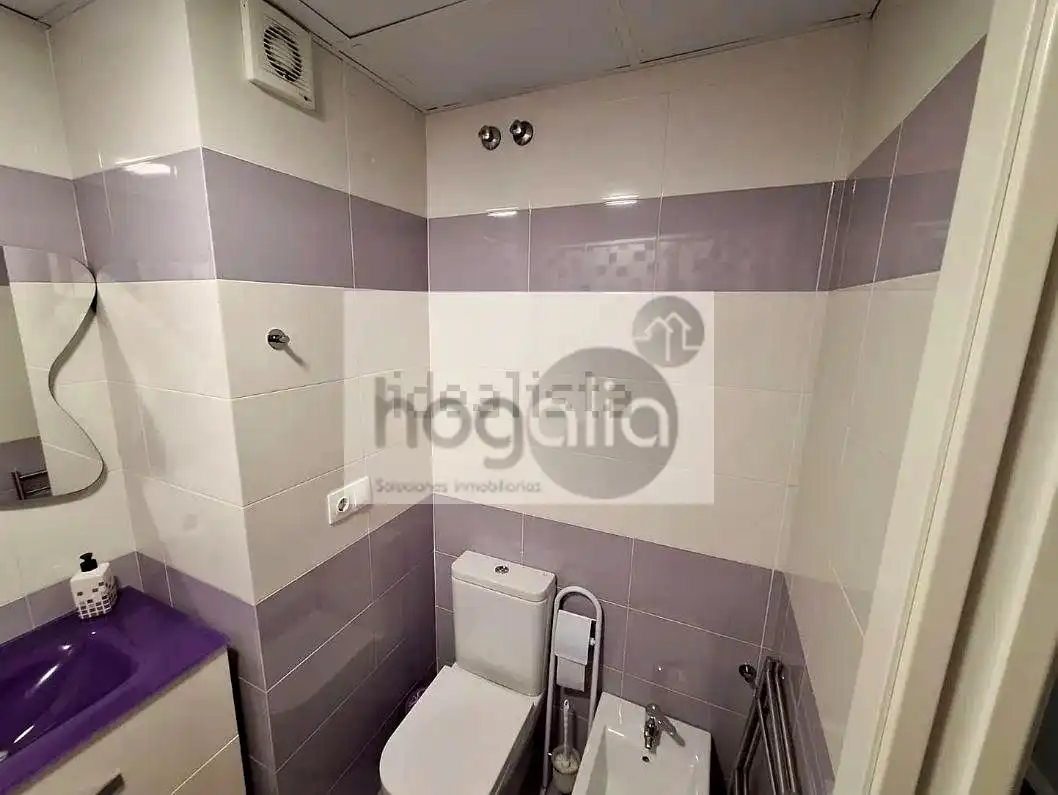 Bathroom of Flat for rent in Sevilla  with Air Conditioner, Furnished and Community pool