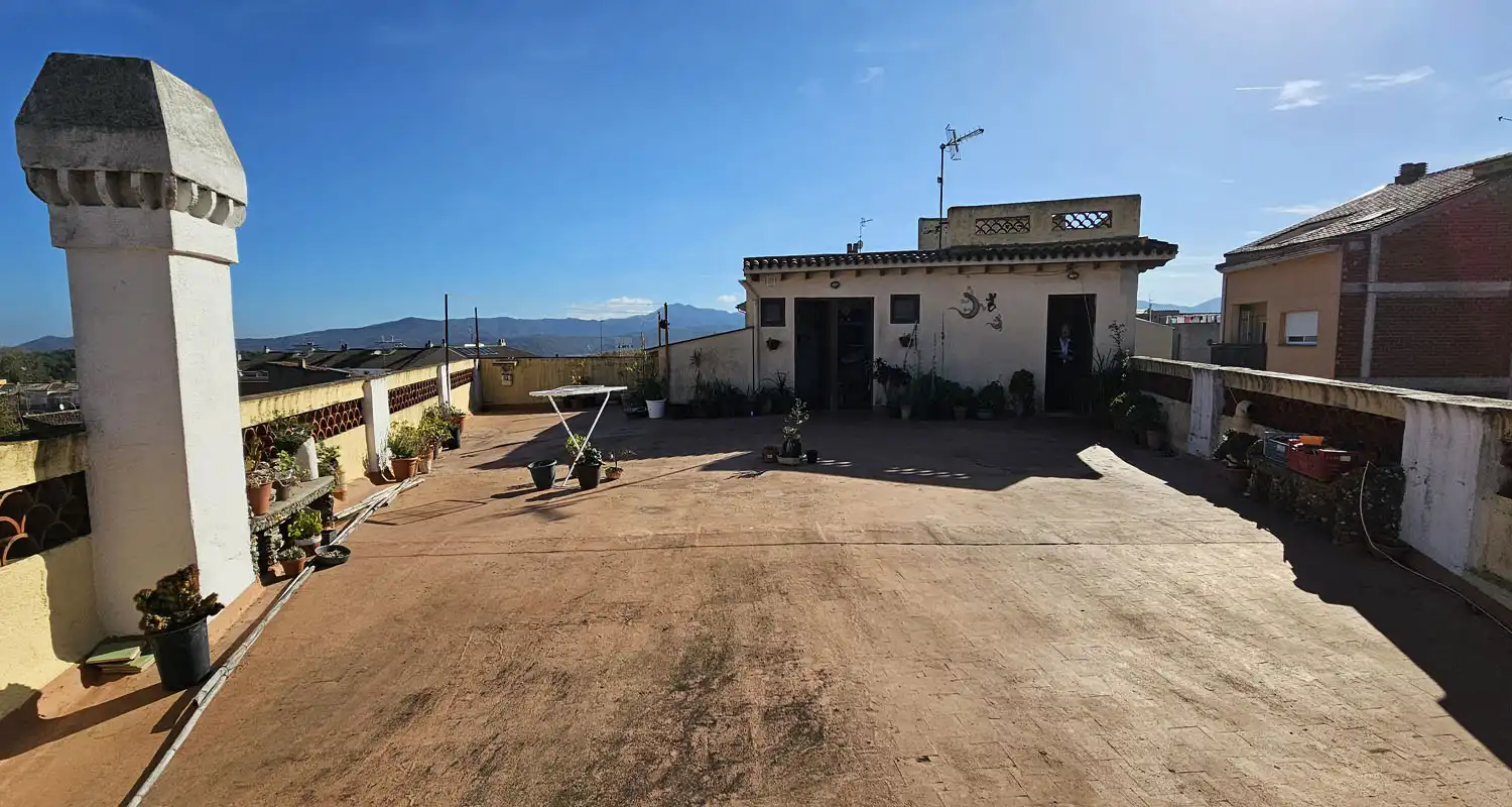 Vista exterior de Casa o xalet en venda en Breda amb Calefacció, Terrassa i Traster