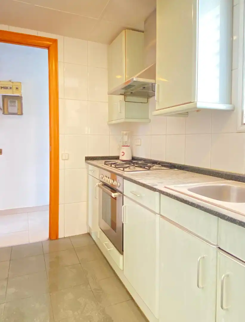 Küche von Wohnung zum Verkauf in L'Hospitalet de Llobregat mit Heizung, Abstellraum und Ofen
