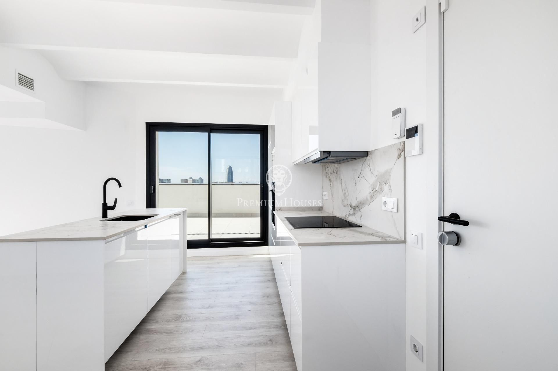 Cuina de Àtic en venda en  Barcelona Capital amb Aire condicionat i Terrassa