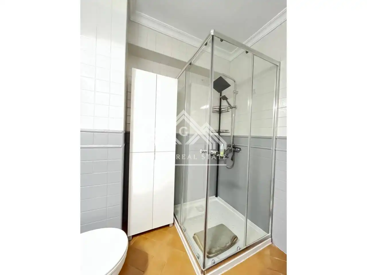 Baño de Piso de alquiler en Dos Hermanas con Aire acondicionado y Amueblado