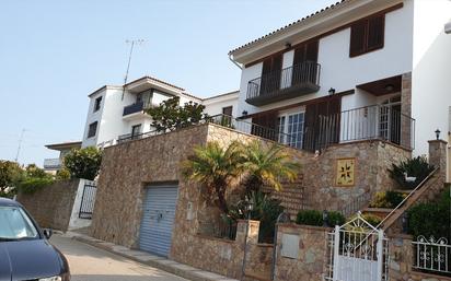 Vista exterior de Casa o xalet en venda en Tossa de Mar amb Calefacció, Jardí privat i Terrassa