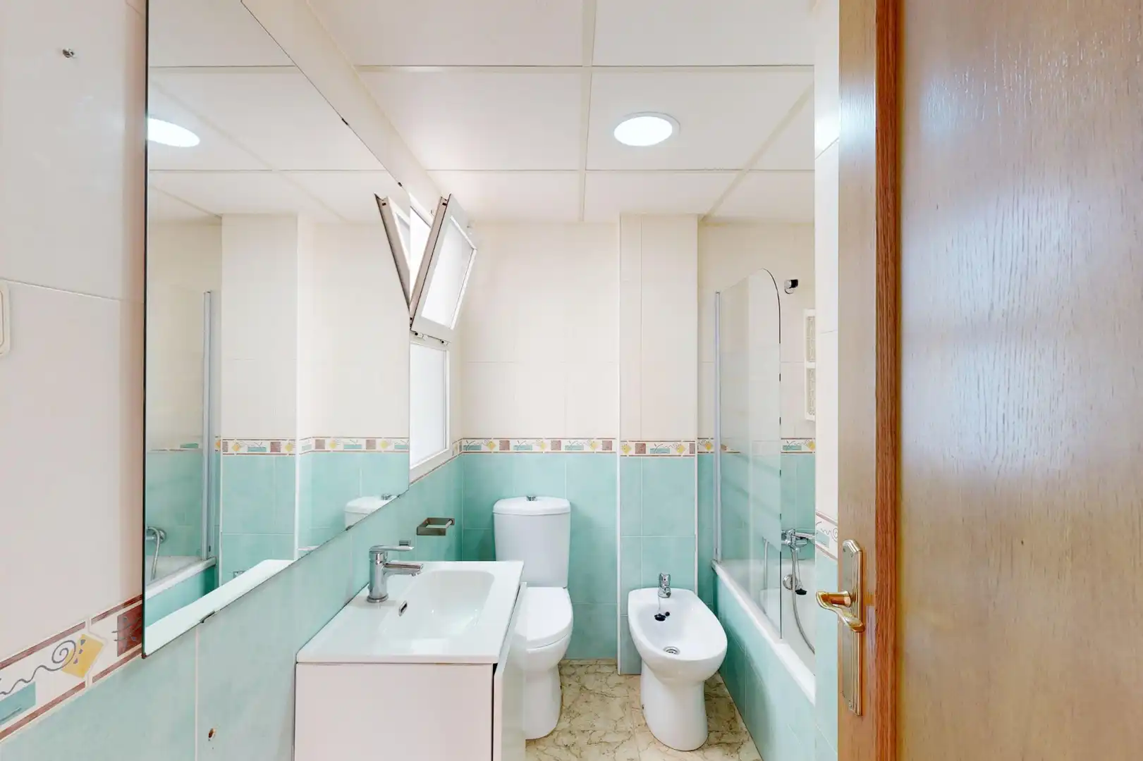 Baño de Casa adosada en venta en Murcia con Aire acondicionado, Terraza y Trastero