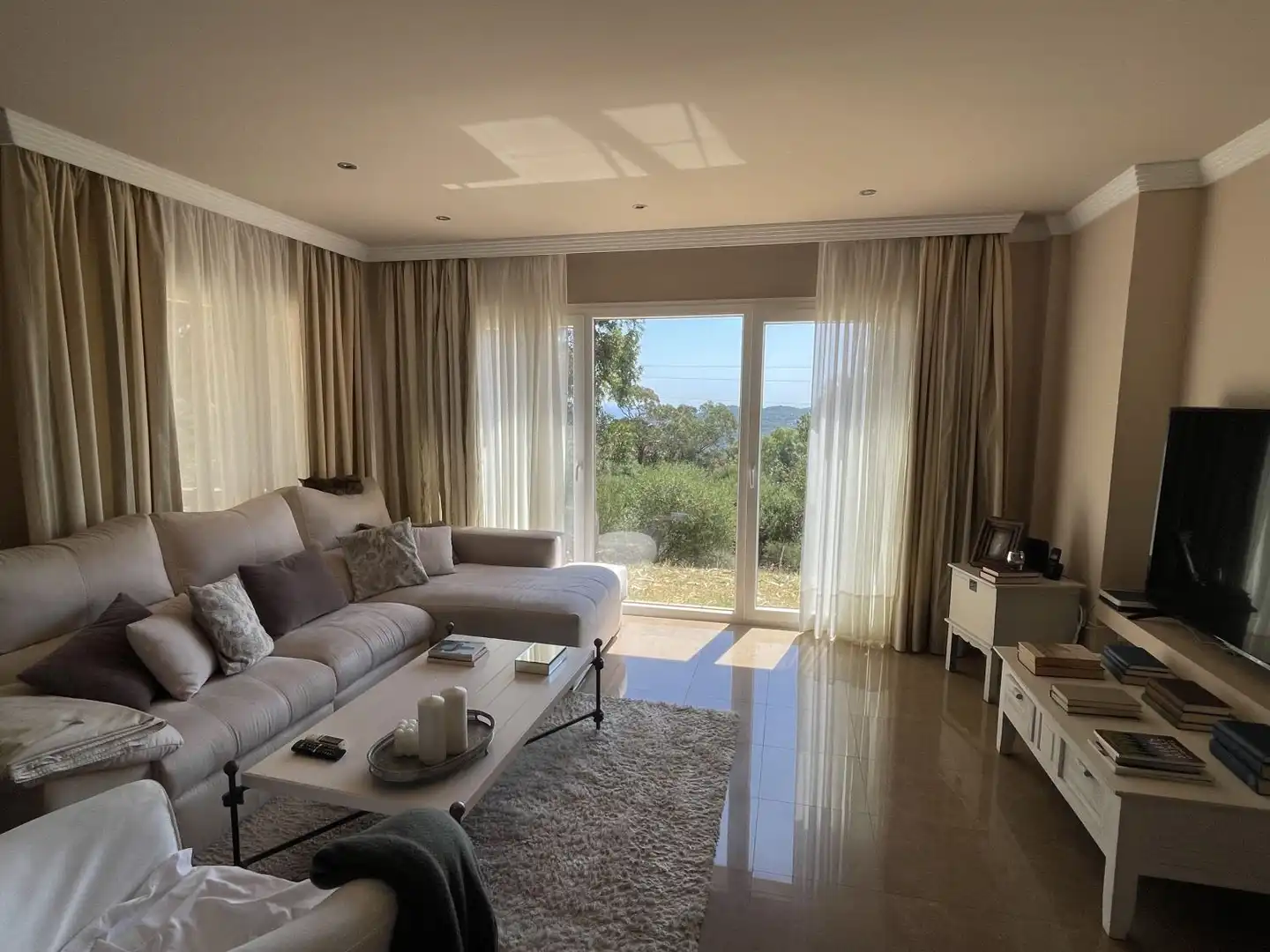 Sala de estar de Casa o chalet en venta en Algeciras con Aire acondicionado, Calefacción y Jardín privado
