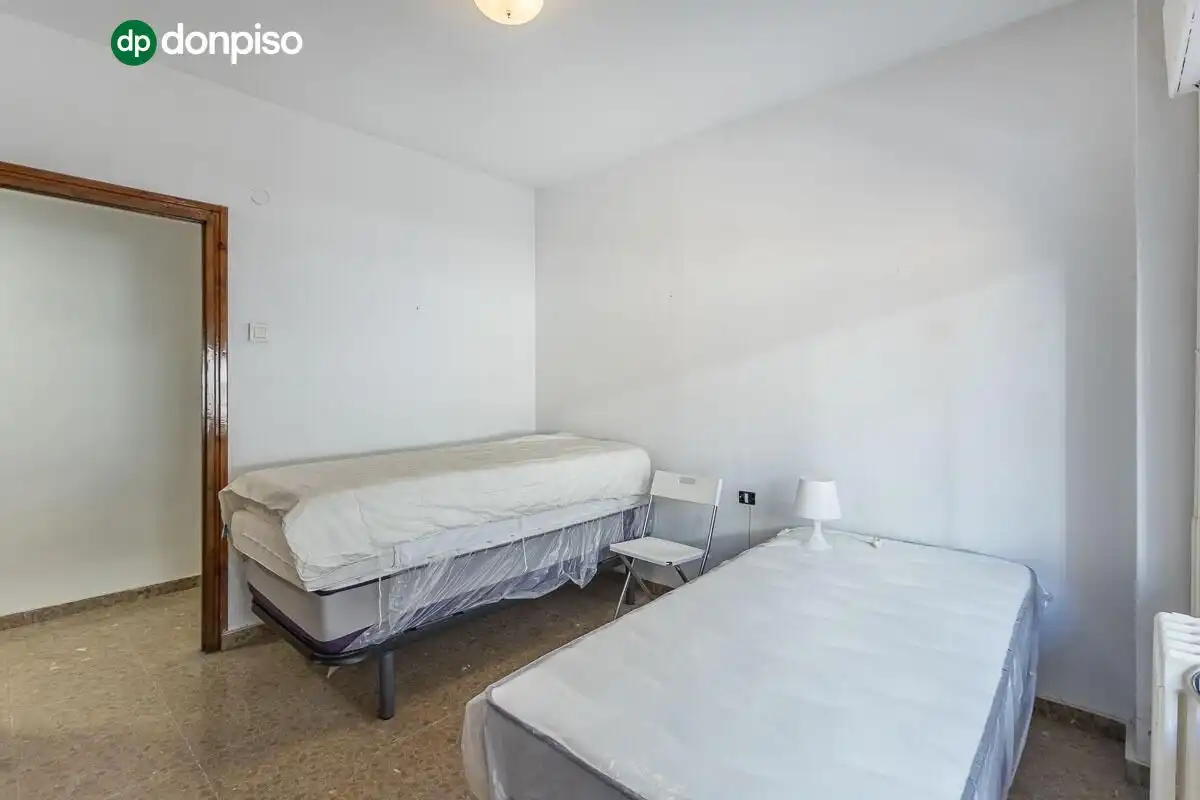 Schlafzimmer von Wohnung zum Verkauf in Granada