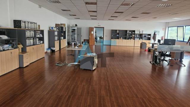 Nave industrial en Alquiler en Parque Empresarial Vilamarín Parcela Vial 1 en Vilamarín