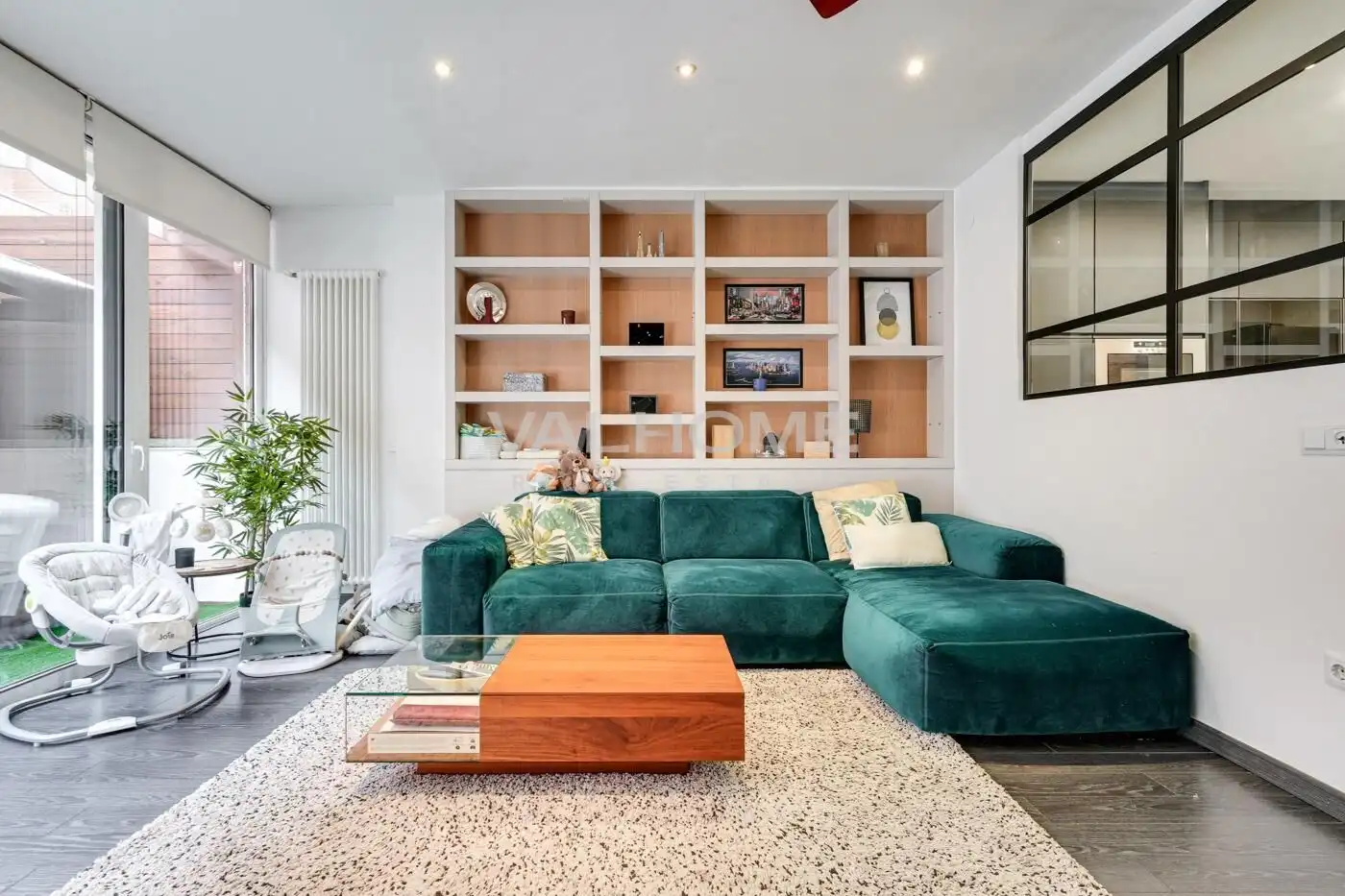 Sala de estar de Casa adosada en venta en Sant Cugat del Vallès con Calefacción, Jardín privado y Parquet