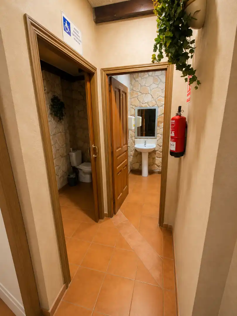 Baño de Local en venta en Gijón  con Amueblado