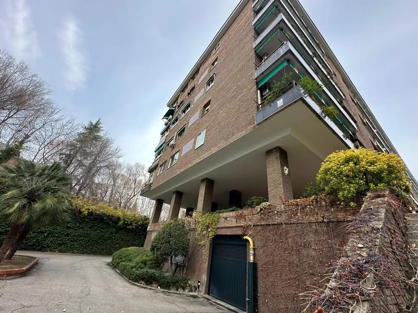 Exterior view of Flat for sale in Madrid  with Parquet flooring, Terrace and Storage room