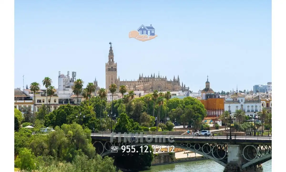 Vista exterior de Ático de alquiler en Sevilla con Aire acondicionado, Calefacción y Jardín privado