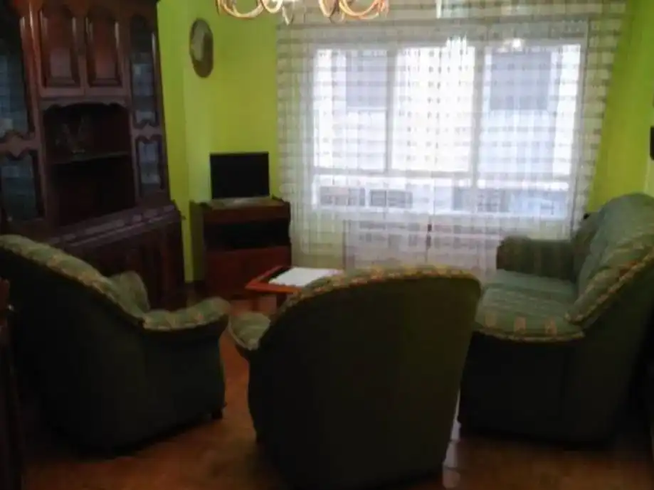 Sala de estar de Piso para compartir en Gijón  con Parquet, Amueblado y Balcón