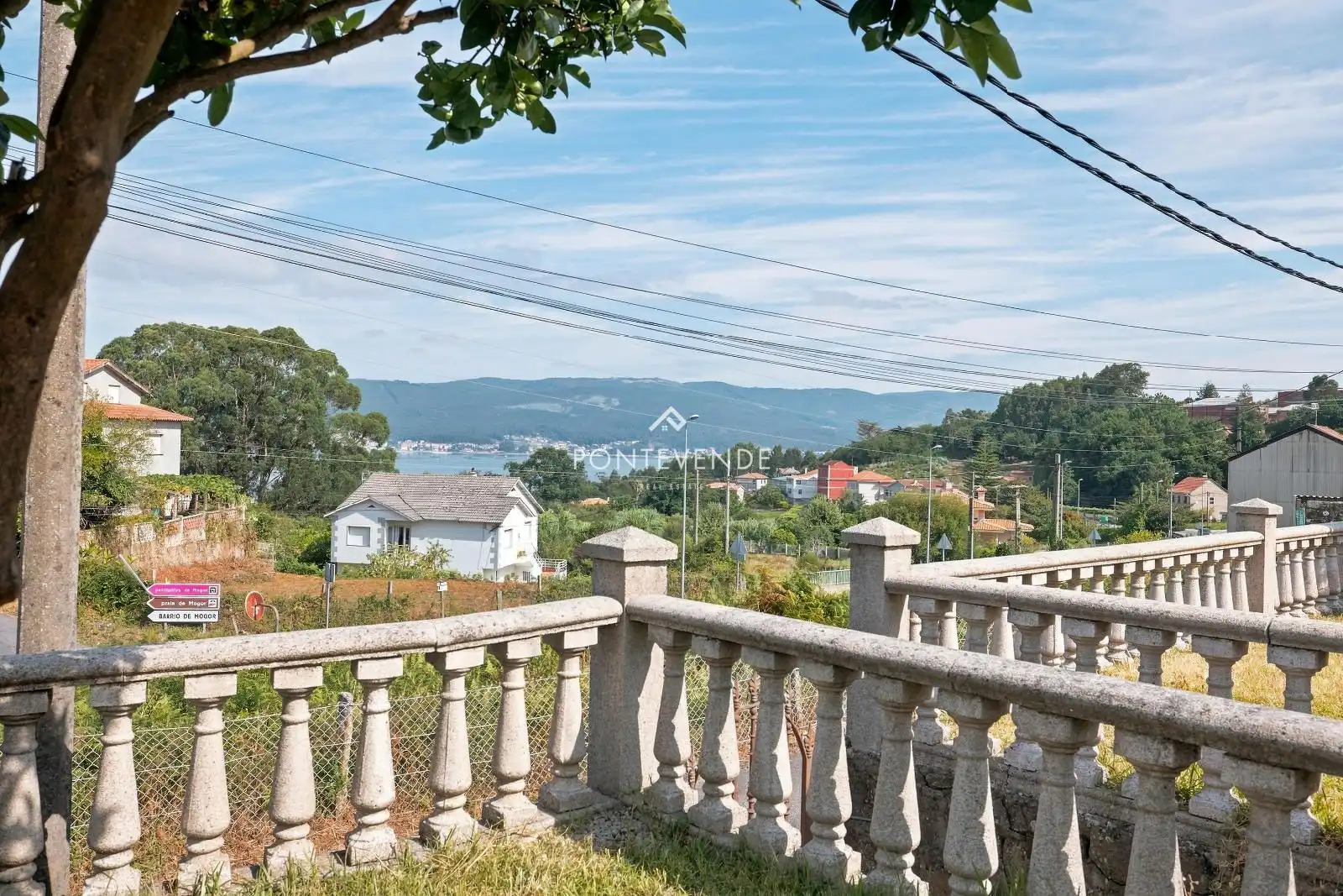Vista exterior de Casa o xalet en venda en Marín amb Forn
