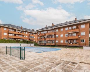 Vista exterior de Pis en venda en Collado Villalba amb Calefacció, Jardí privat i Terrassa