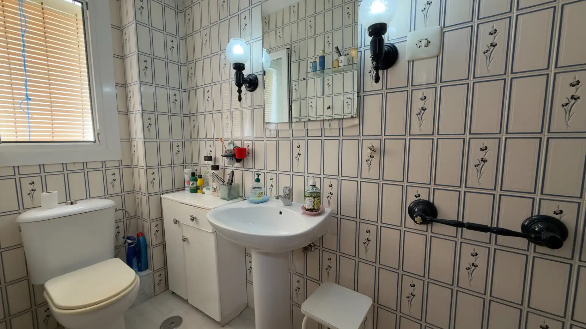 Baño de Piso en venta en Cádiz con Aire acondicionado, Terraza y Amueblado