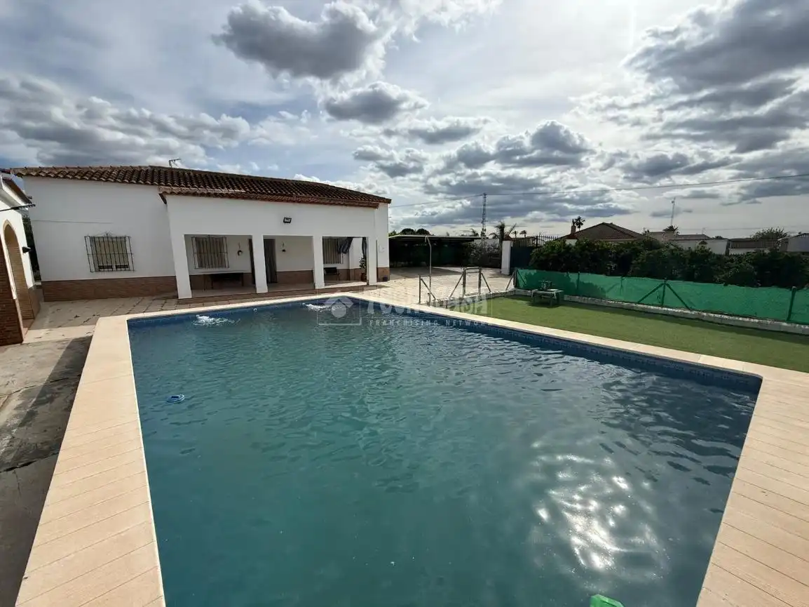 Piscina de Finca rústica en venda en Arahal amb Aire condicionat