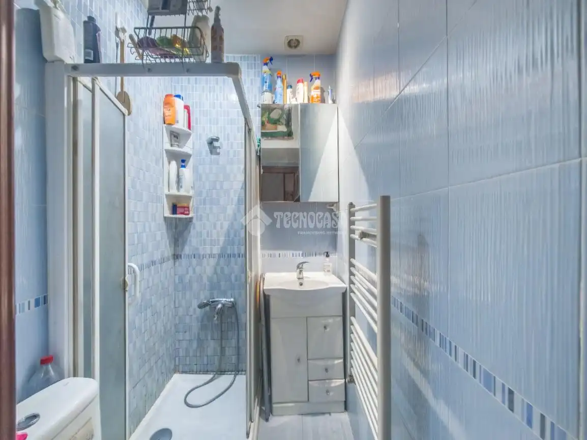 Bathroom of Flat for sale in Madrid  with Heating, Parquet flooring and Terrace