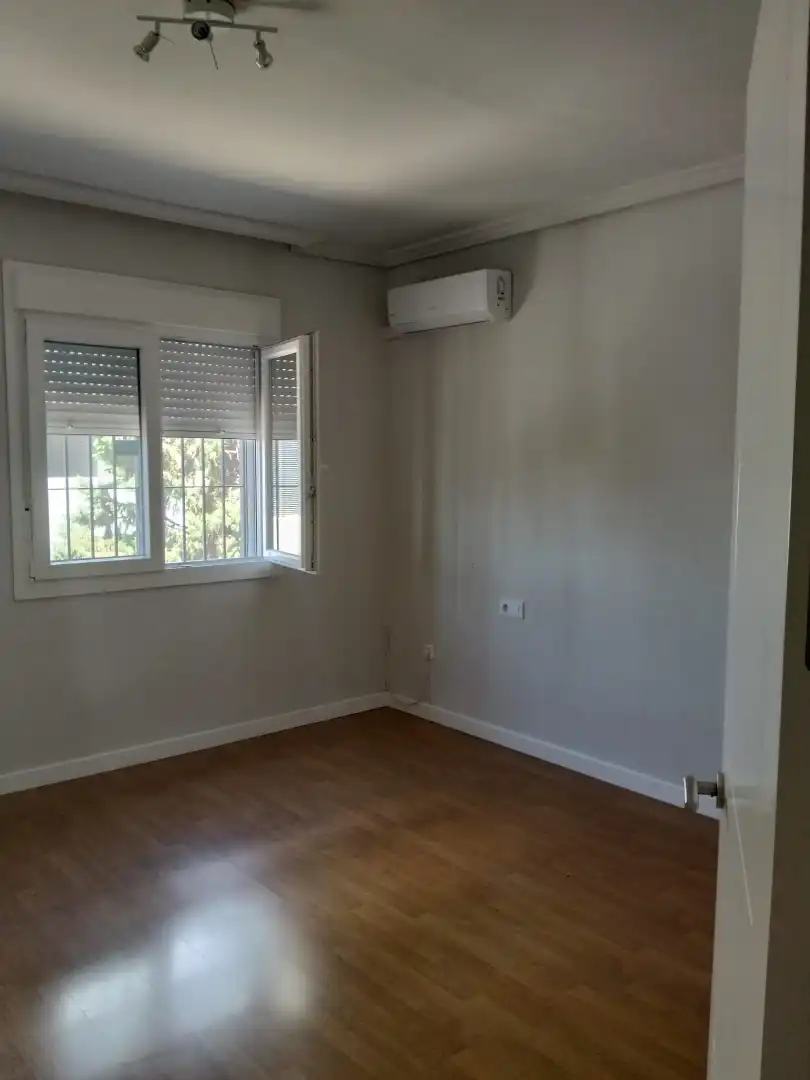 Habitación de Piso de alquiler en Sevilla con Aire acondicionado, Parquet y Terraza