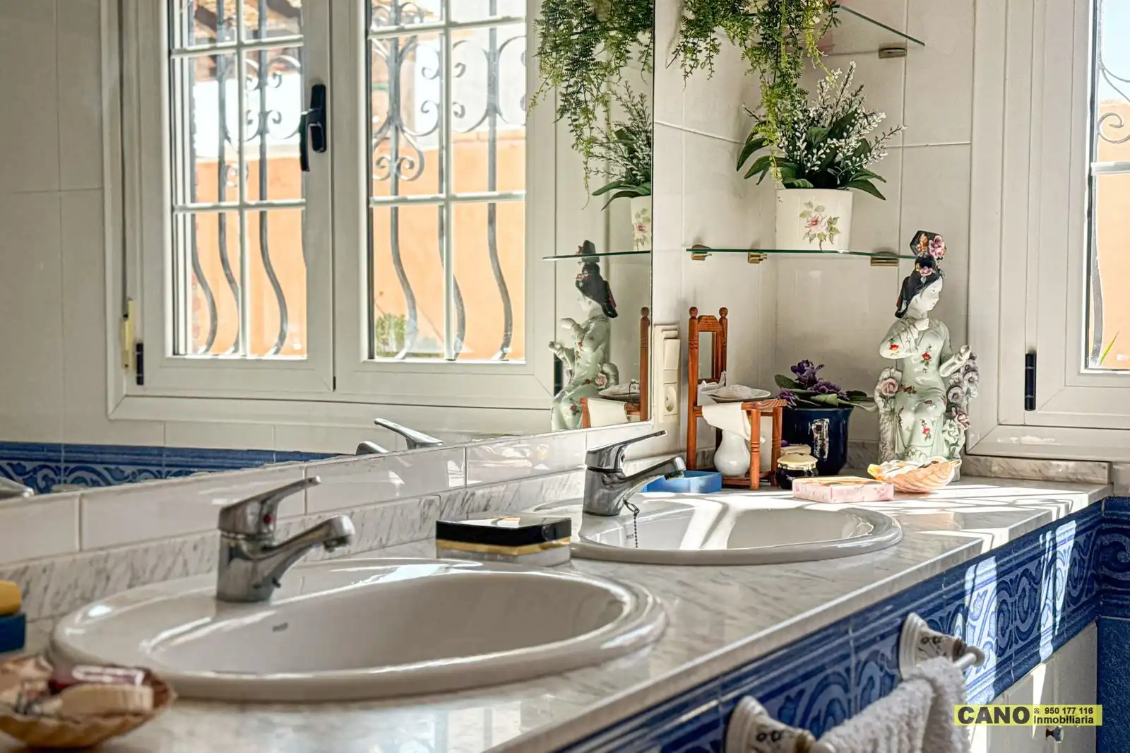Bathroom of Houses for sale in Roquetas de Mar  with Air Conditioner, Heating and Terrace