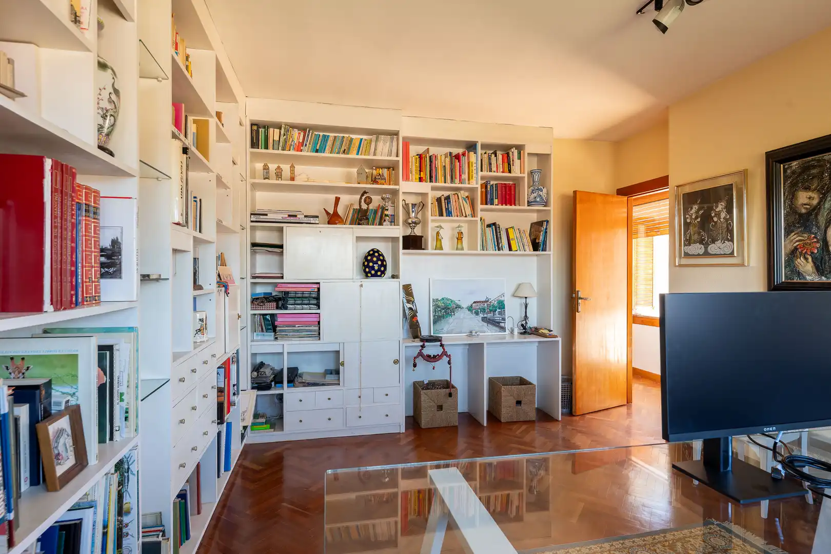 Sala d'estar de Casa o xalet en venda en Majadahonda amb Calefacció, Jardí privat i Parquet