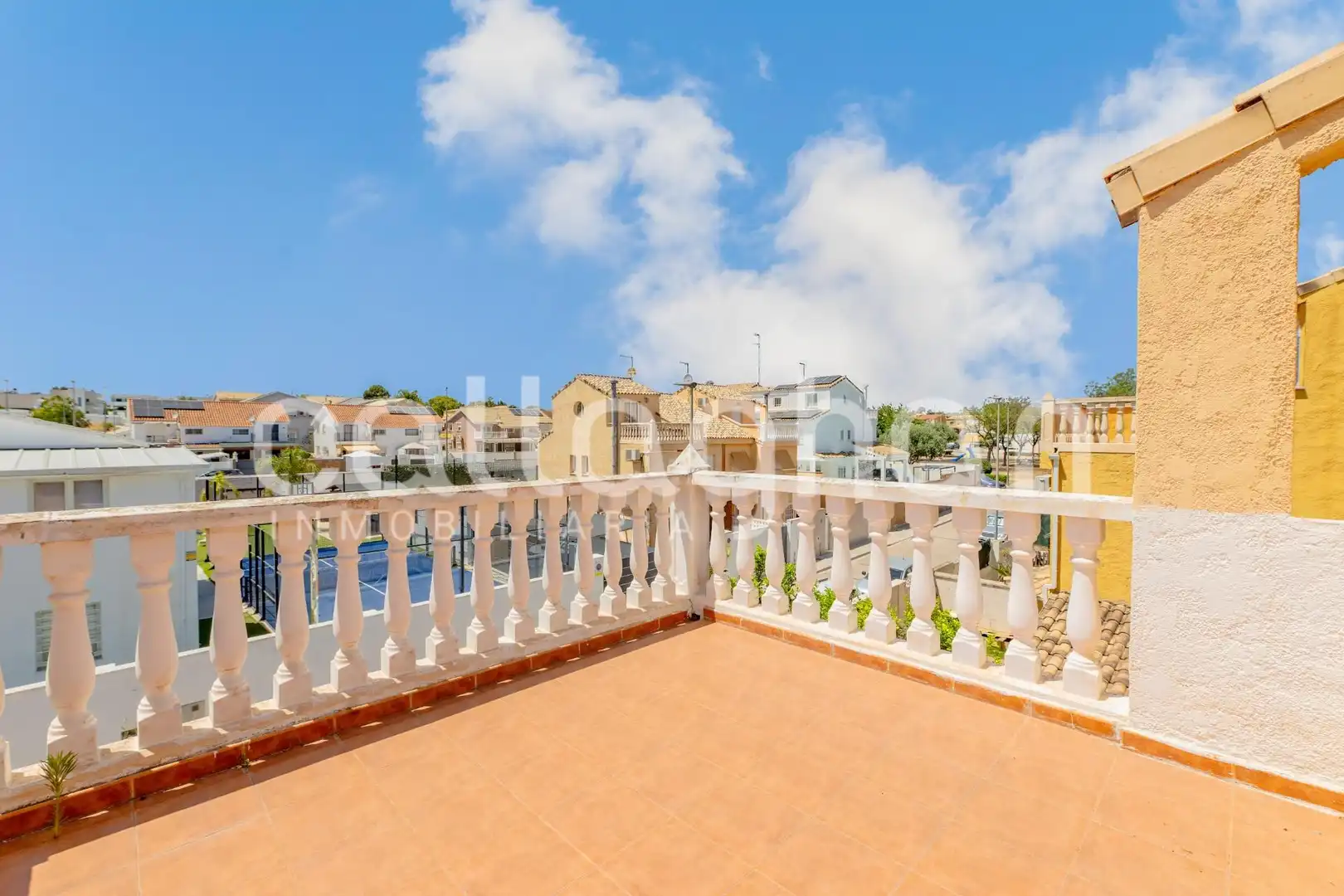 Terrassa de Casa adosada en venda en La Pobla de Vallbona amb Aire condicionat, Jardí privat i Terrassa