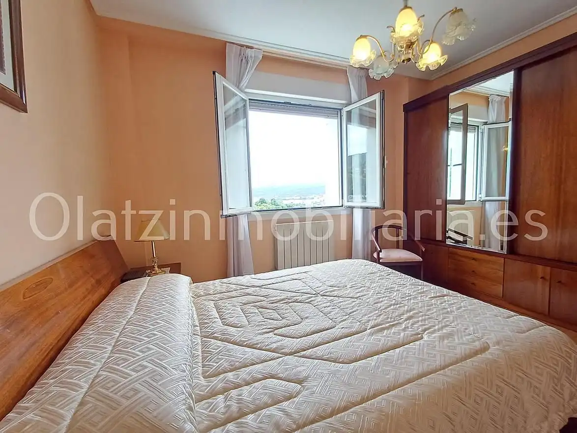 Bedroom of Flat for sale in Bilbao   with Heating, Terrace and Balcony