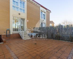 Vista exterior de Casa adosada en venda en Azuqueca de Henares amb Aire condicionat