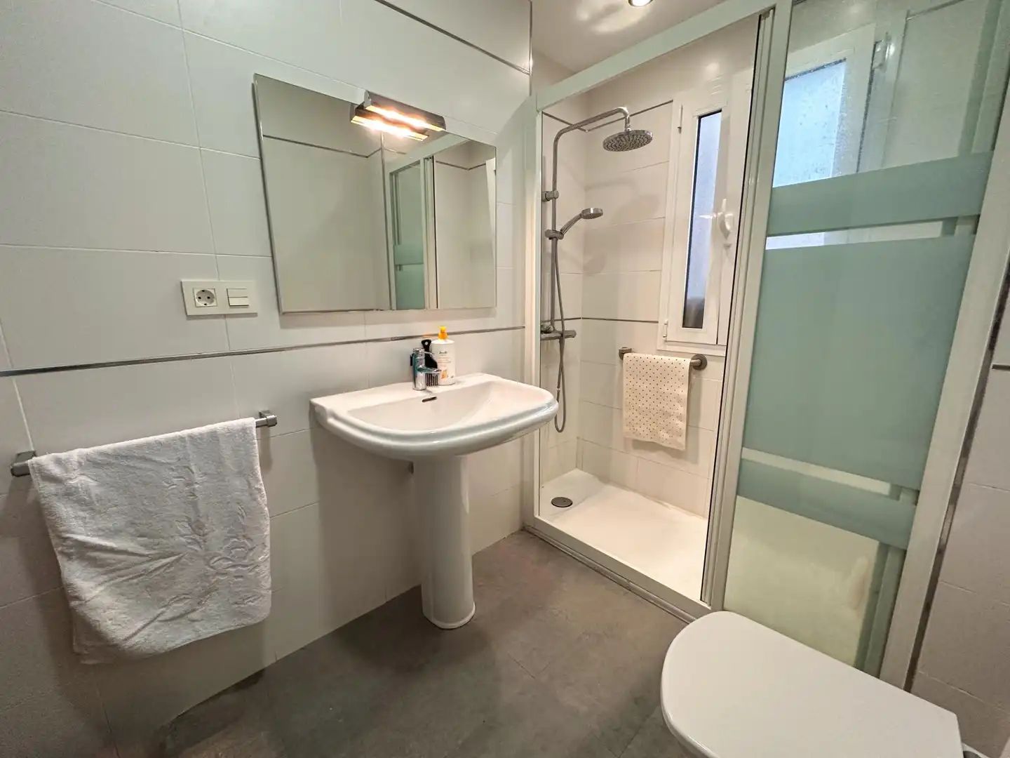 Badezimmer von Wohnungen zum Verkauf in Almería