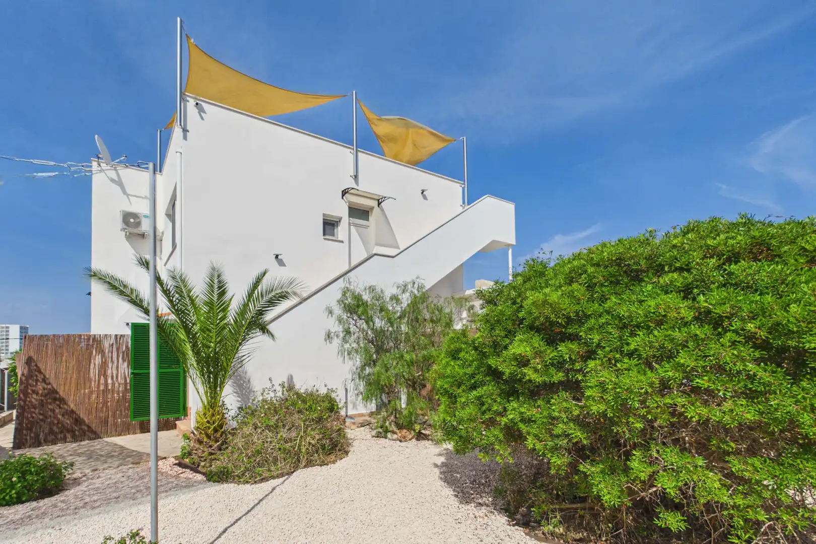 Vista exterior de Casa o xalet en venda en Manacor amb Aire condicionat, Terrassa i Moblat