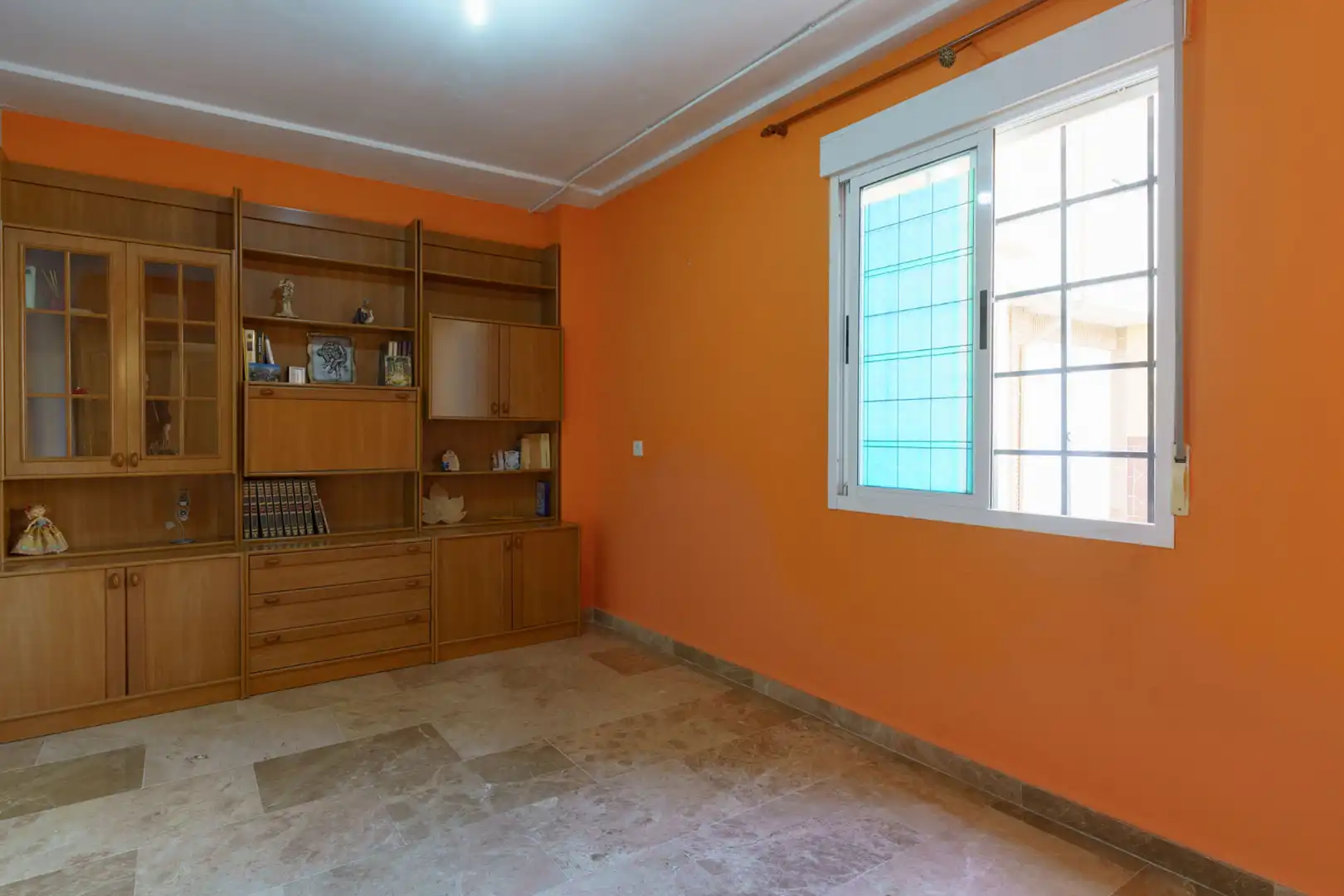 Einfamilien-Reihenhaus zum Verkauf in Ogíjares mit Klimaanlage, Heizung und Terrasse