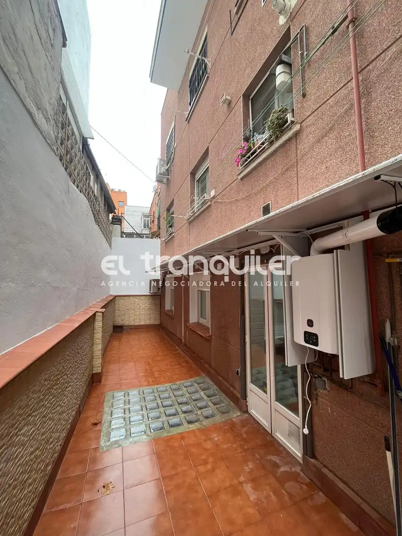 Vista exterior de Piso de alquiler en Madrid con Aire acondicionado, Parquet y Se aceptan mascotas