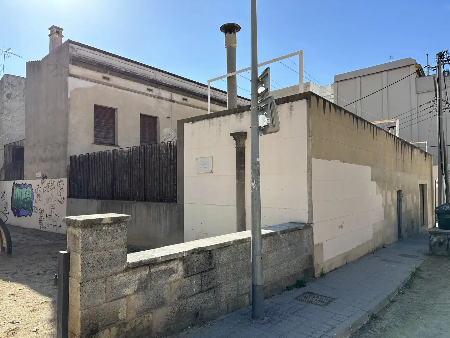 Außenansicht von Einfamilien-Reihenhaus zum Verkauf in El Masnou mit Heizung, Privatgarten und Terrasse