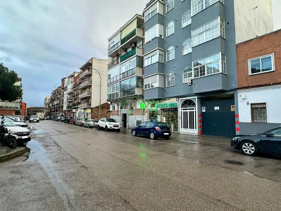 Außenansicht von Garage zum Verkauf in Madrid