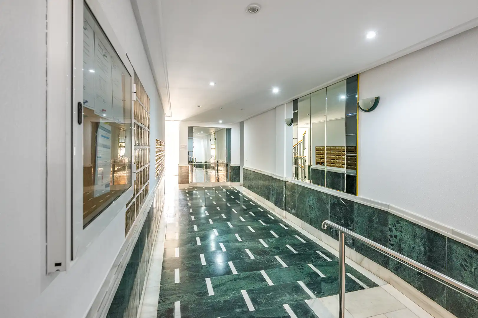 Apartamento con terraza en venta en Calle Patricio Zammit 61, imagen 32